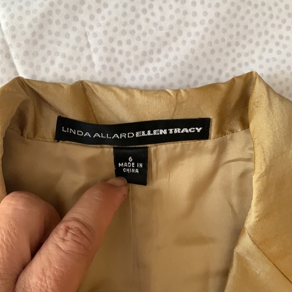 LINDA ALLARD ELLEN TRACY s 6 goldtone silk blazer in excellent condition - Picture 4 of 9